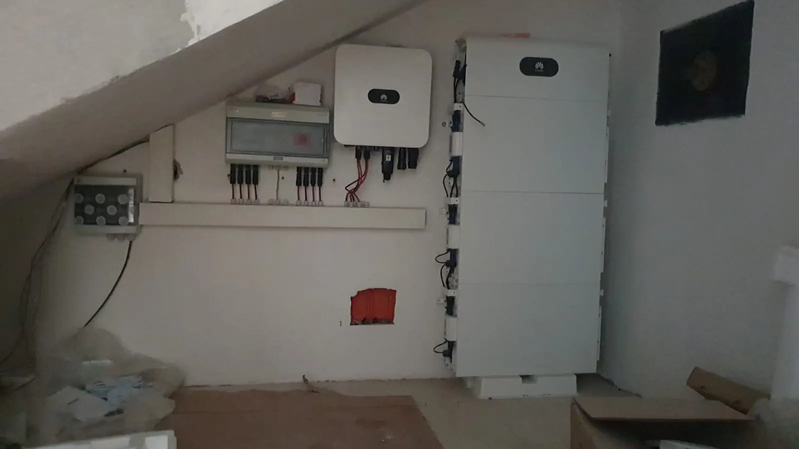 Inverter e quadri elettrici installati nel locale sottotetto