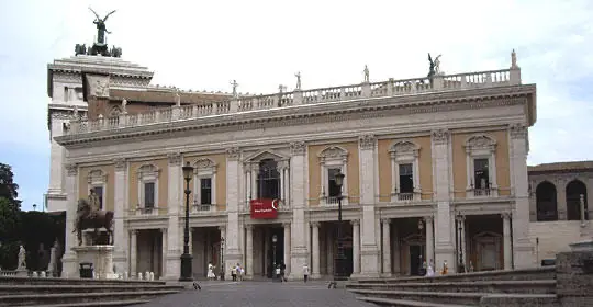 Facciata del palazzo sul Campidoglio vista dalla copertura