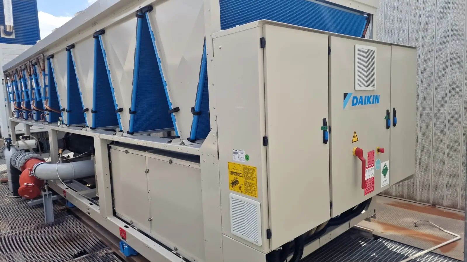 Nuovo gruppo frigorifero a vite Daikin pronto per l’installazione