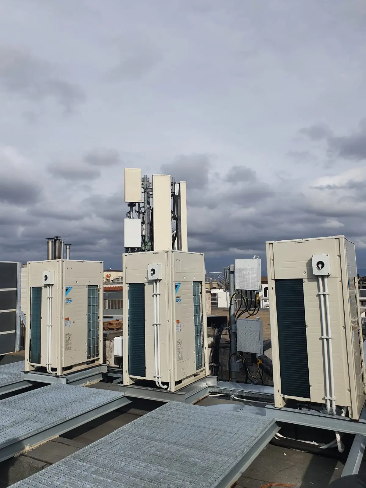 Copertura dell’edificio con le unità esterne del sistema a recupero di calore