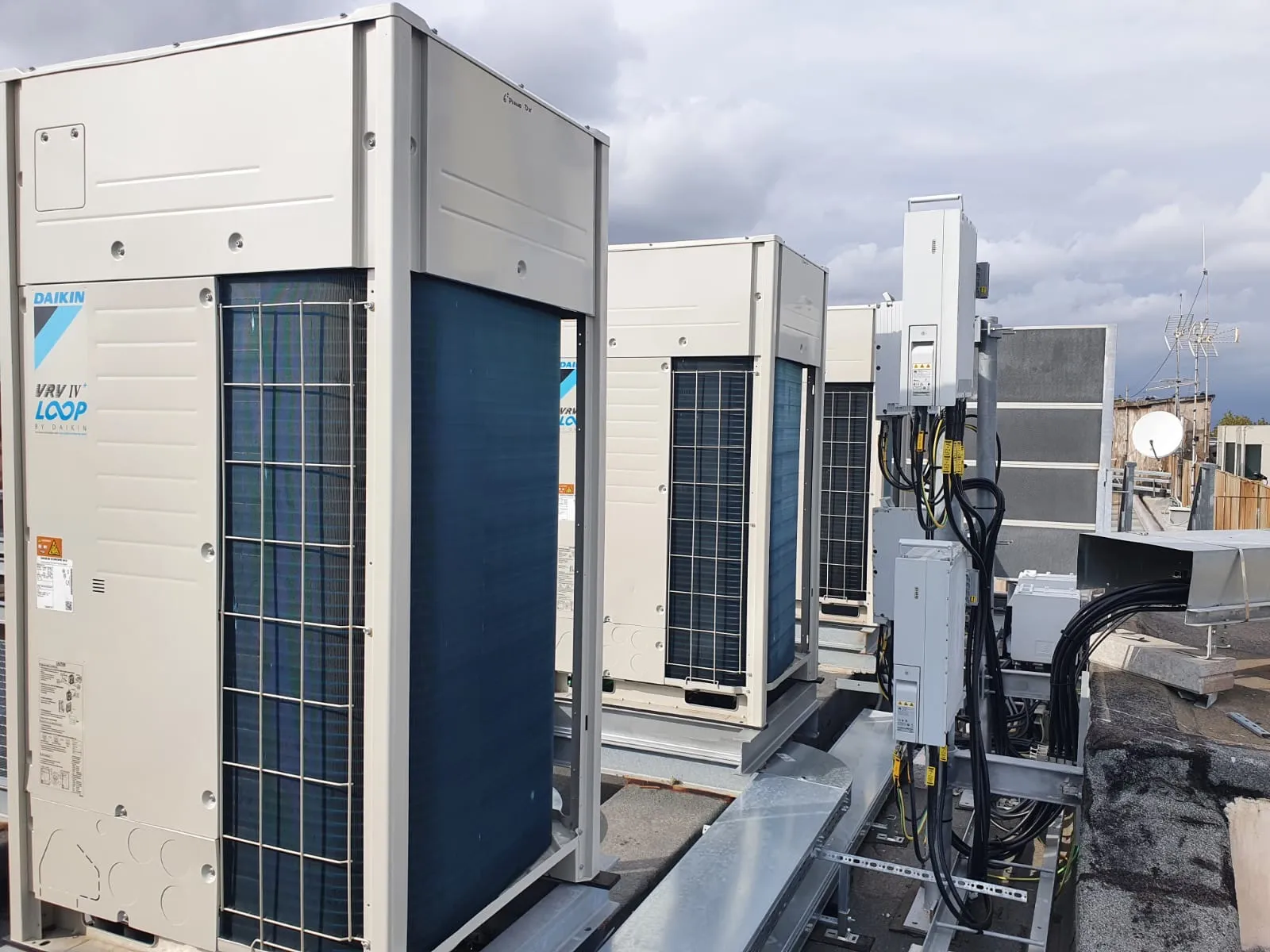Unità esterne Daikin VRV installate in copertura